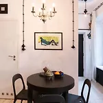 Globetrotter, 2 Bedroom By The Main Square Lägenhet