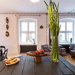 Lägenhet Globetrotter, 2 Bedroom By The Main Square *
