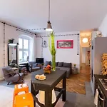 Globetrotter, 2 Bedroom By The Main Square Apartament Kraków